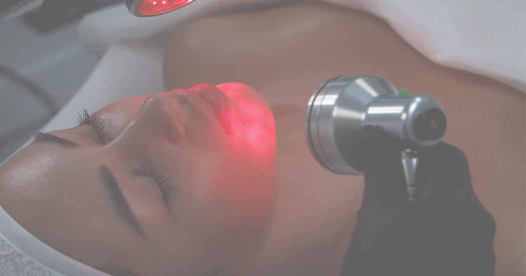 woman receiving red light therapy in spa